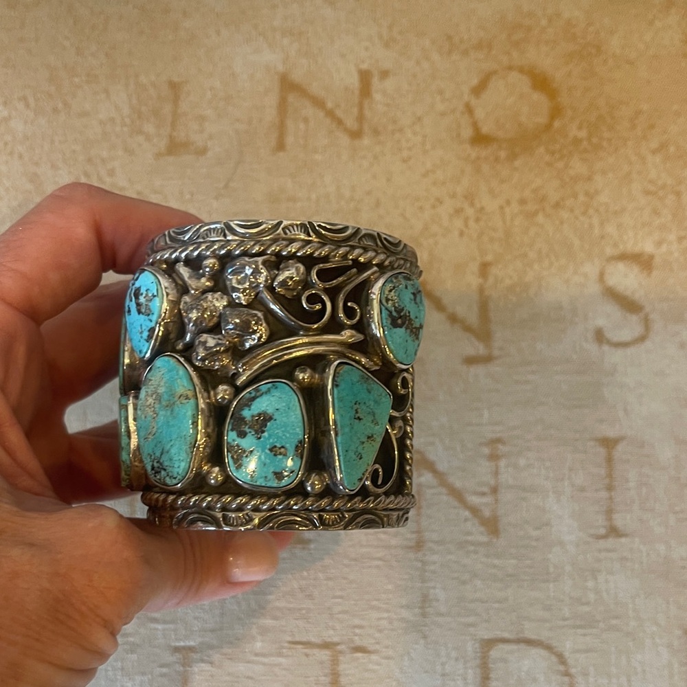 Turquoise and Sterling Silver Native American cuff bracelet. Unisex - Picture 3 of 7